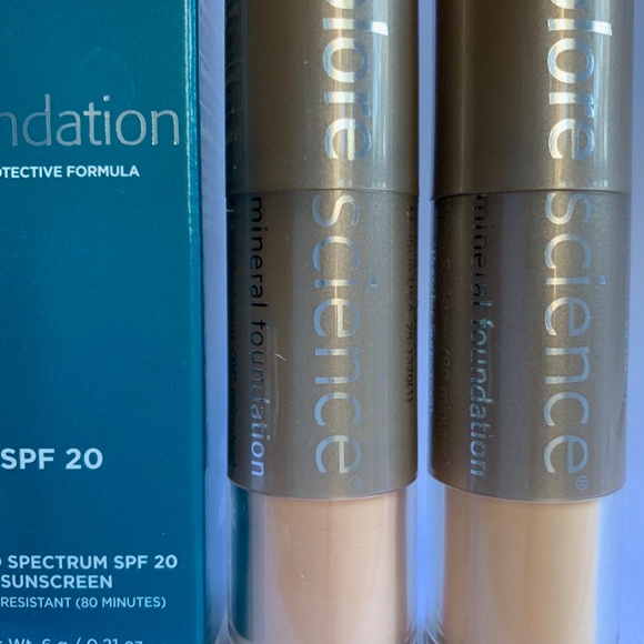 Sunforgettable Mineral Sunscreen Foundation x3 - Picture 6 of 9